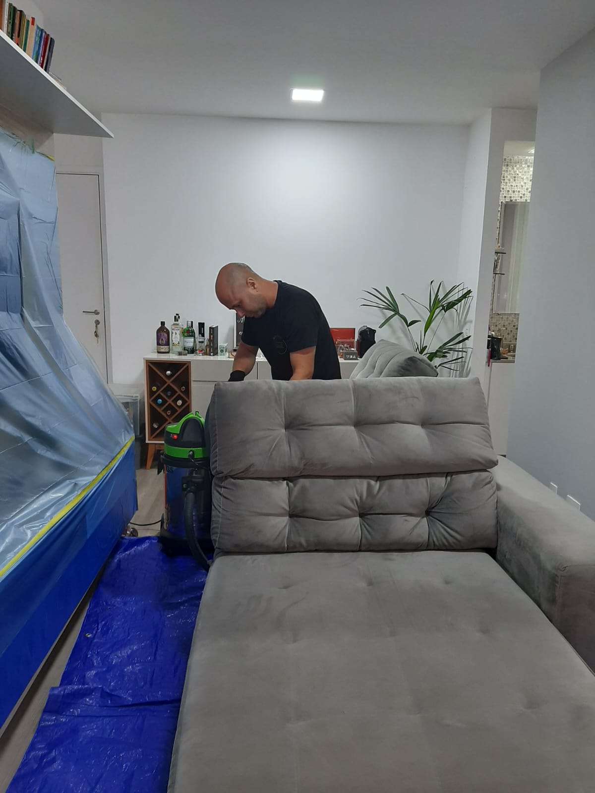 Limpeza em escritório corporativo