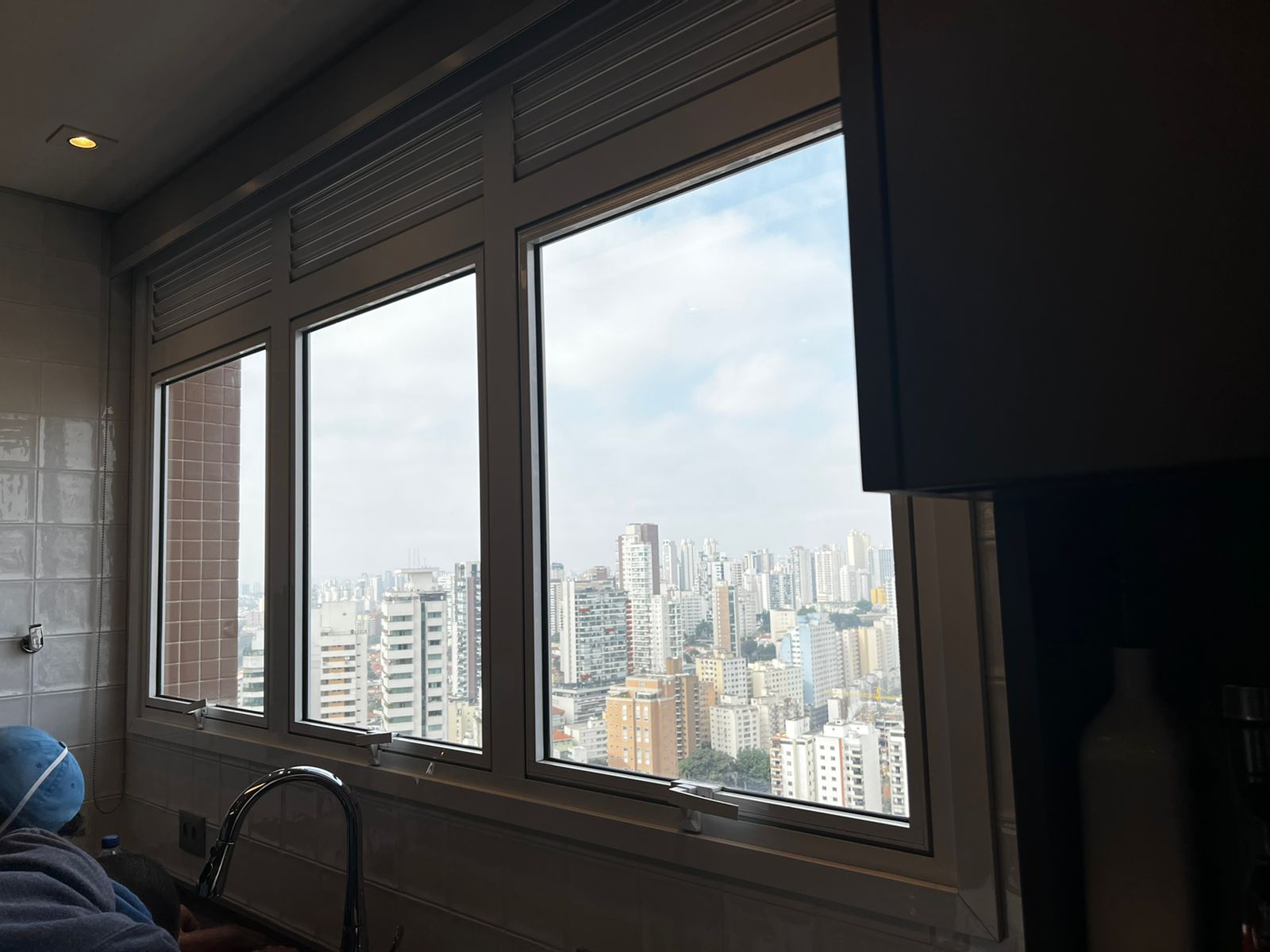 Limpeza industrial em área de produção